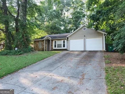 837 Forest Path, Stone Mountain, GA 30088 photo 6