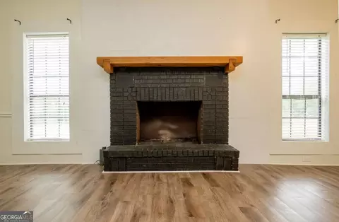 Living - 16192 Raybon Rd E, Nahunta, GA 31553 photo 2 of 4