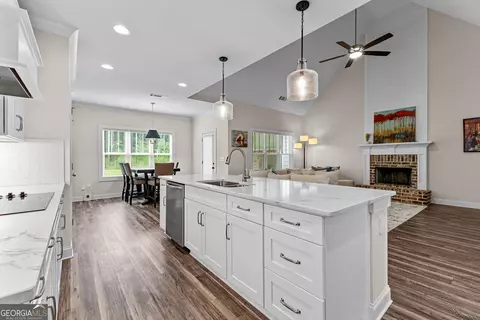 Kitchen - 84 Maple Ln, Williamson, GA 30292 photo 4 of 4
