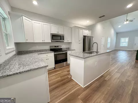Kitchen - 113 Lenox Cir, Lagrange, GA 30241 photo 2 of 3