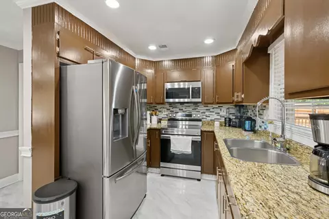 Kitchen - 5950 Springview Dr, Forest Park, GA 30297 photo 2 of 6