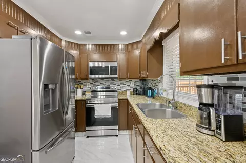 Kitchen - 5950 Springview Dr, Forest Park, GA 30297 photo 4 of 6