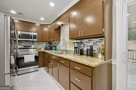Kitchen - 5950 Springview Dr, Forest Park, GA 30297 photo 6 of 6