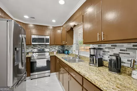 Kitchen - 5950 Springview Dr, Forest Park, GA 30297 photo 1 of 6