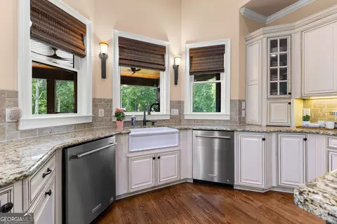 Kitchen - 423 Mask Rd, Brooks, GA 30205 photo 4 of 7
