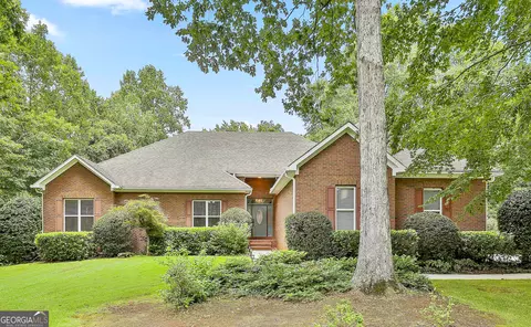 165 Hideaway Dr, Fayetteville, GA 30215