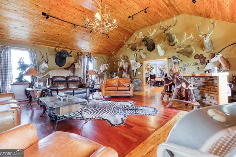 Living - 1811 Michael Rd, Monroe, GA 30656 photo 2 of 2