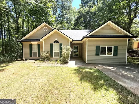 180 Saint James Pl, Sharpsburg, GA 30277