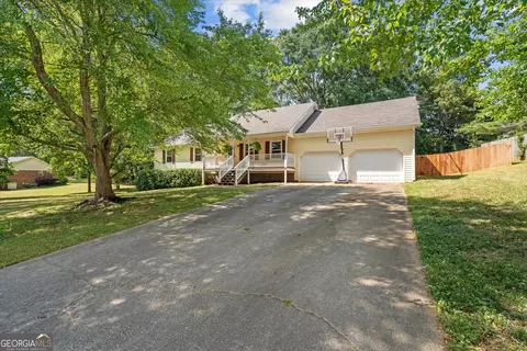 40 W Triple Tree Dr, Carrollton, GA 30117