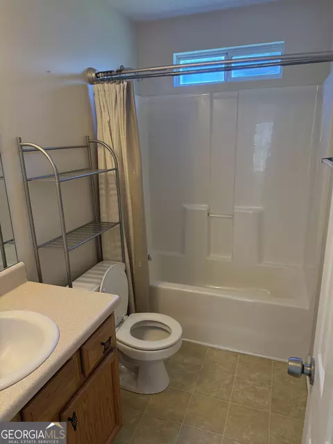 Bath - 403 Lexington Park Dr, Lagrange, GA 30241 photo 8 of 9