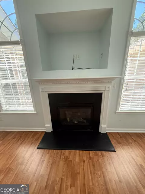 Living - 403 Lexington Park Dr, Lagrange, GA 30241 photo 2 of 2