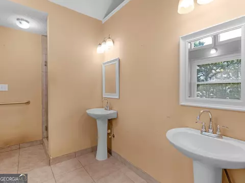 Bath - 160 Crown Dr, Mcdonough, GA 30253 photo 3 of 4