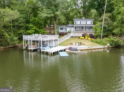566 Longview Dr, Hamilton, GA 31811