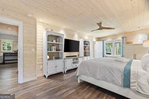 Bedroom - 471 Currahee Pt, Toccoa, GA 30577 photo 4 of 7