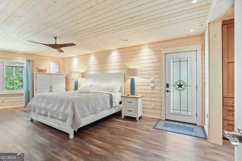 Bedroom - 471 Currahee Pt, Toccoa, GA 30577 photo 3 of 7