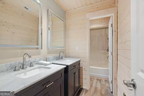 Bath - 471 Currahee Pt, Toccoa, GA 30577 photo 2 of 4