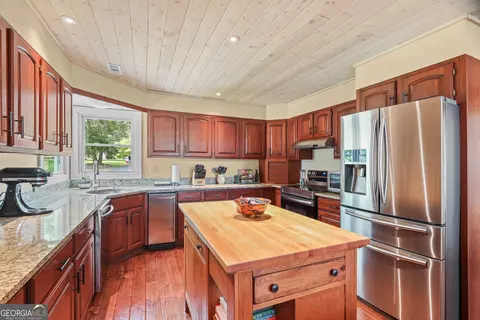Kitchen - 471 Currahee Pt, Toccoa, GA 30577 photo 3 of 3
