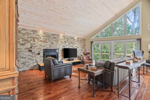 Living - 471 Currahee Pt, Toccoa, GA 30577 photo 2 of 5