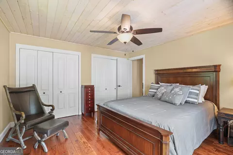 Bedroom - 471 Currahee Pt, Toccoa, GA 30577 photo 2 of 7