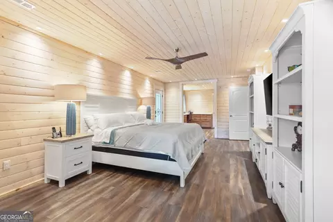Bedroom - 471 Currahee Pt, Toccoa, GA 30577 photo 5 of 7