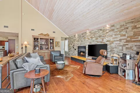 Living - 471 Currahee Pt, Toccoa, GA 30577 photo 1 of 5