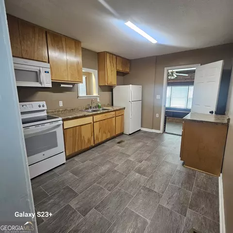 107 E Liberty St, Claxton, GA 30417 photo 4