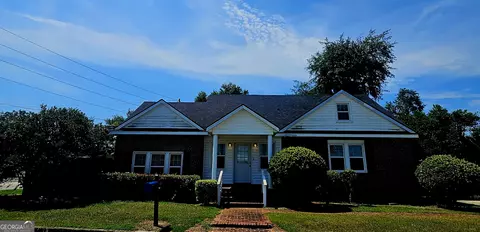 107 E Liberty St, Claxton, GA 30417