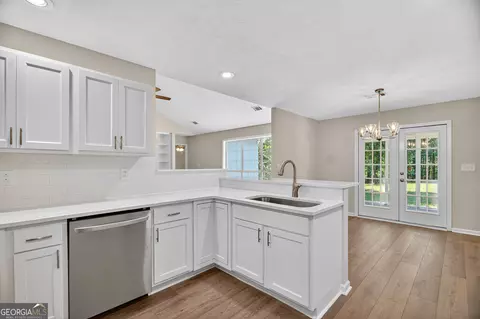 Kitchen - 159 Wellington Dr, Lagrange, GA 30241 photo 4 of 5
