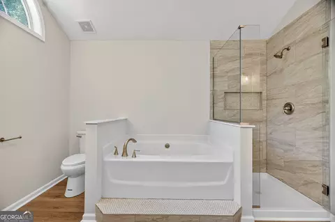 Bath - 159 Wellington Dr, Lagrange, GA 30241 photo 3 of 6