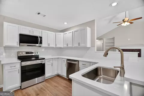 Kitchen - 159 Wellington Dr, Lagrange, GA 30241 photo 3 of 5