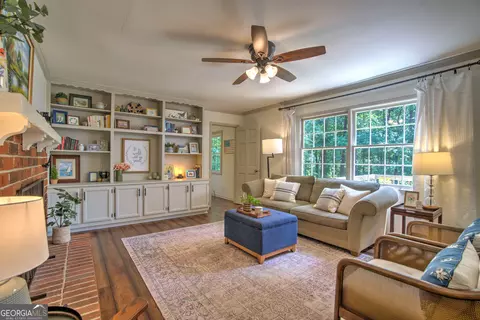 Living - 4 Saddle Ln SE, Rome, GA 30161 photo 2 of 2