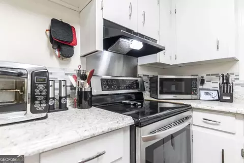 Kitchen - 103 Garvin Dr, Centerville, GA 31028 photo 3 of 4