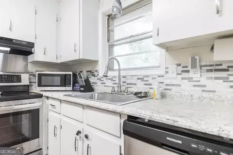Kitchen - 103 Garvin Dr, Centerville, GA 31028 photo 2 of 4