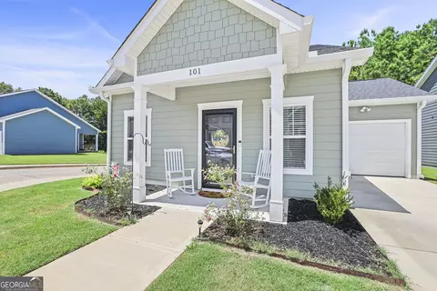 Exterior - 101 Lenox Cir, Lagrange, GA 30241 photo 4 of 10