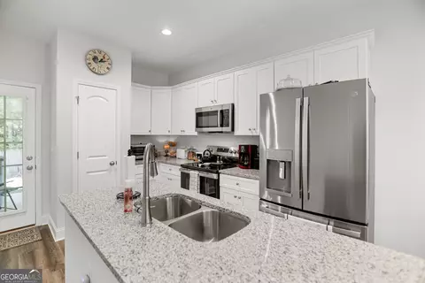 Kitchen - 101 Lenox Cir, Lagrange, GA 30241 photo 2 of 2