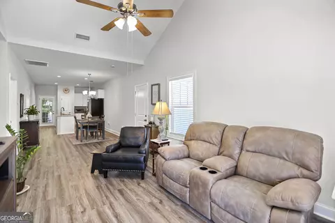 Entry Way - 101 Lenox Cir, Lagrange, GA 30241 photo 2 of 4
