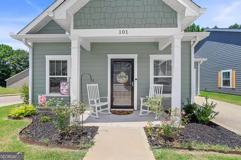 Exterior - 101 Lenox Cir, Lagrange, GA 30241 photo 5 of 10