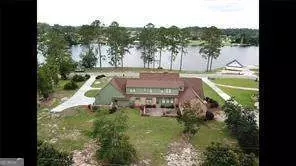 220 Lakeshore Dr, Alma, GA 31510