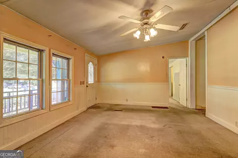 Living - 231 Norfolk Dr, Hampton, GA 30228 photo 3 of 4