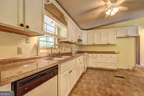 Kitchen - 231 Norfolk Dr, Hampton, GA 30228 photo 3 of 3