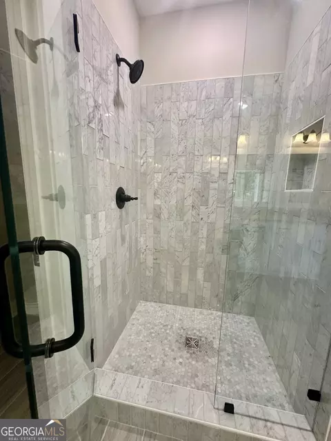 Bath - 1611 Gratis Rd, Monroe, GA 30656 photo 3 of 10