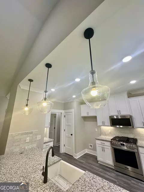 Kitchen - 1611 Gratis Rd, Monroe, GA 30656 photo 2 of 9