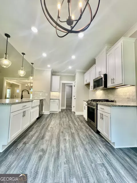 Kitchen - 1611 Gratis Rd, Monroe, GA 30656 photo 7 of 9