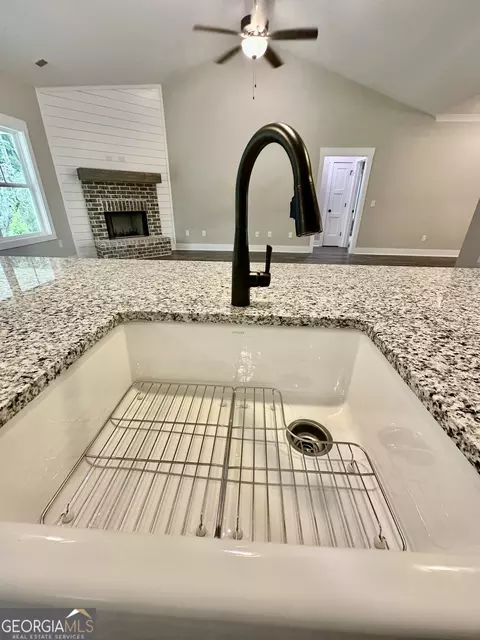 Kitchen - 1611 Gratis Rd, Monroe, GA 30656 photo 9 of 9