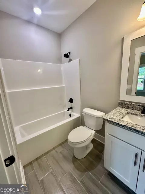 Bath - 1611 Gratis Rd, Monroe, GA 30656 photo 10 of 10