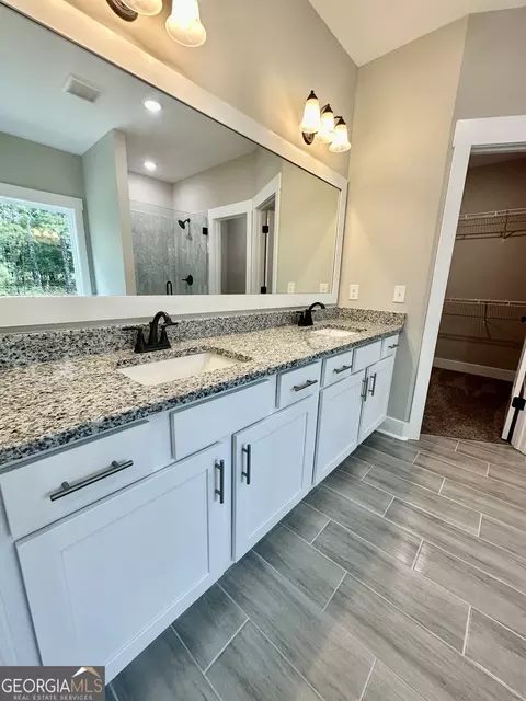 Bath - 1611 Gratis Rd, Monroe, GA 30656 photo 7 of 10