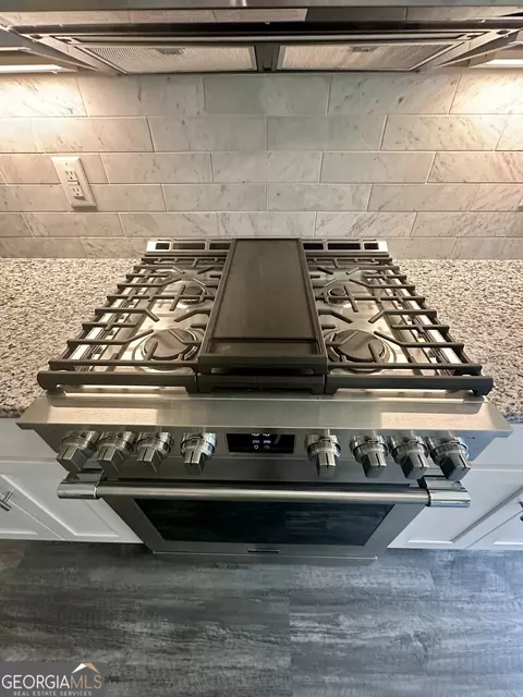 Kitchen - 1611 Gratis Rd, Monroe, GA 30656 photo 8 of 9