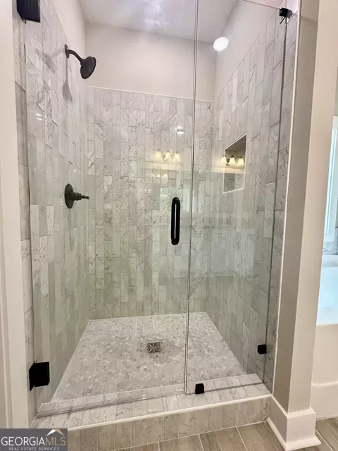 Bath - 1611 Gratis Rd, Monroe, GA 30656 photo 5 of 10