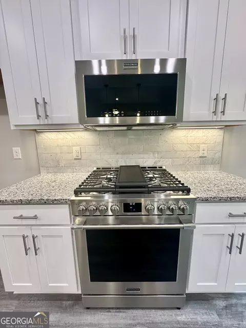 Kitchen - 1611 Gratis Rd, Monroe, GA 30656 photo 4 of 9