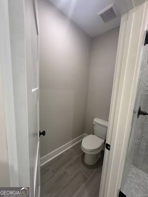 Bath - 1611 Gratis Rd, Monroe, GA 30656 photo 4 of 10
